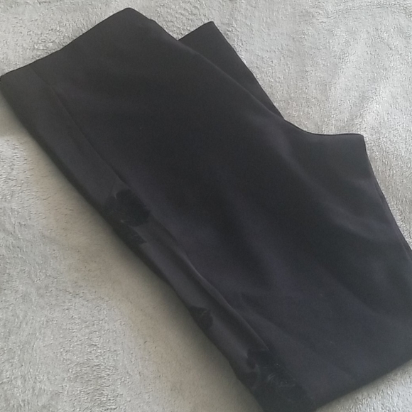 La chateau pant with sheer rose pattern side - Picture 2 of 3